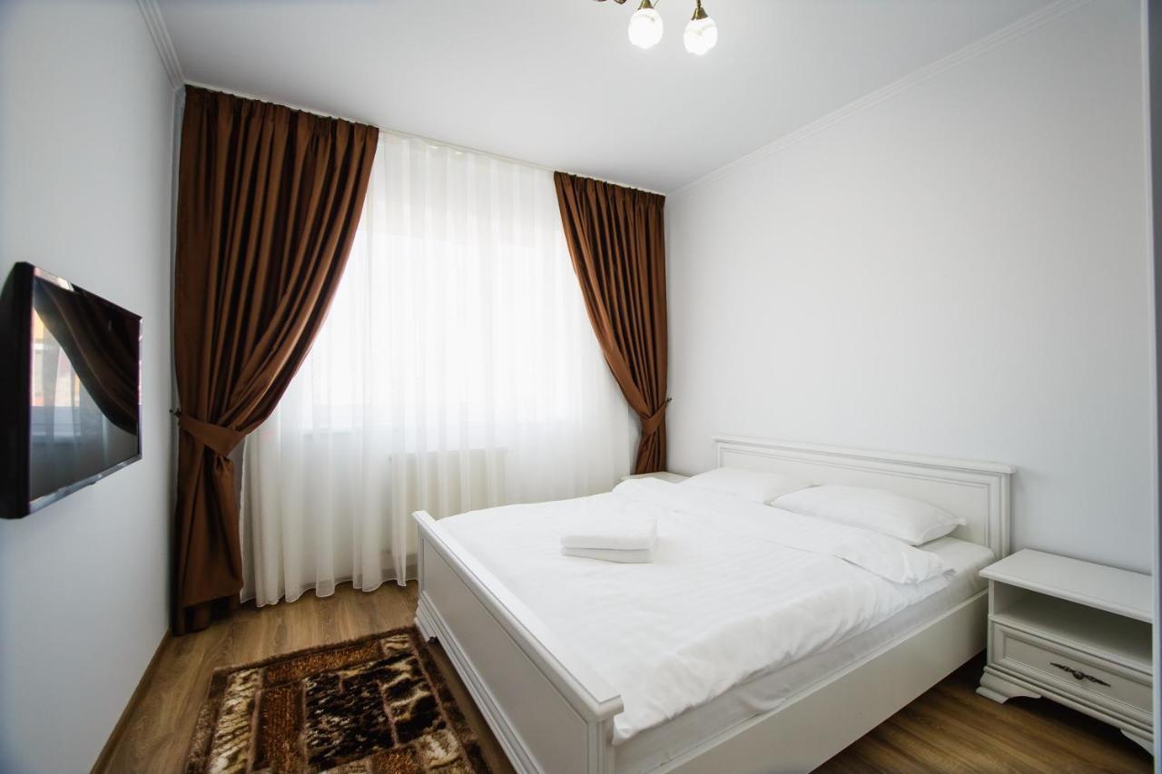 Bright & Elegant Central Apartment Oradea Buitenkant foto