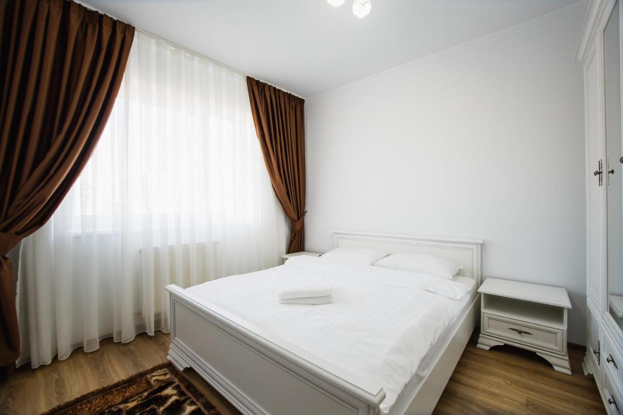 Bright & Elegant Central Apartment Oradea Buitenkant foto