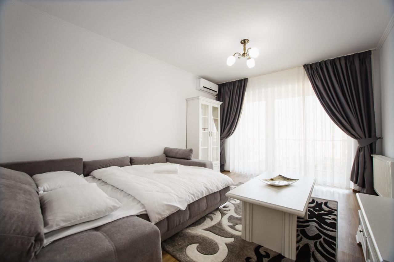 Bright & Elegant Central Apartment Oradea Buitenkant foto