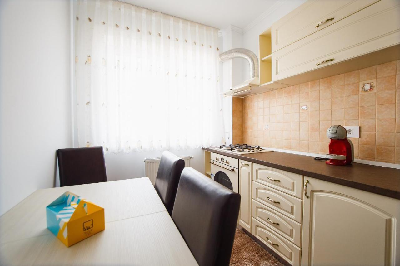 Bright & Elegant Central Apartment Oradea Buitenkant foto